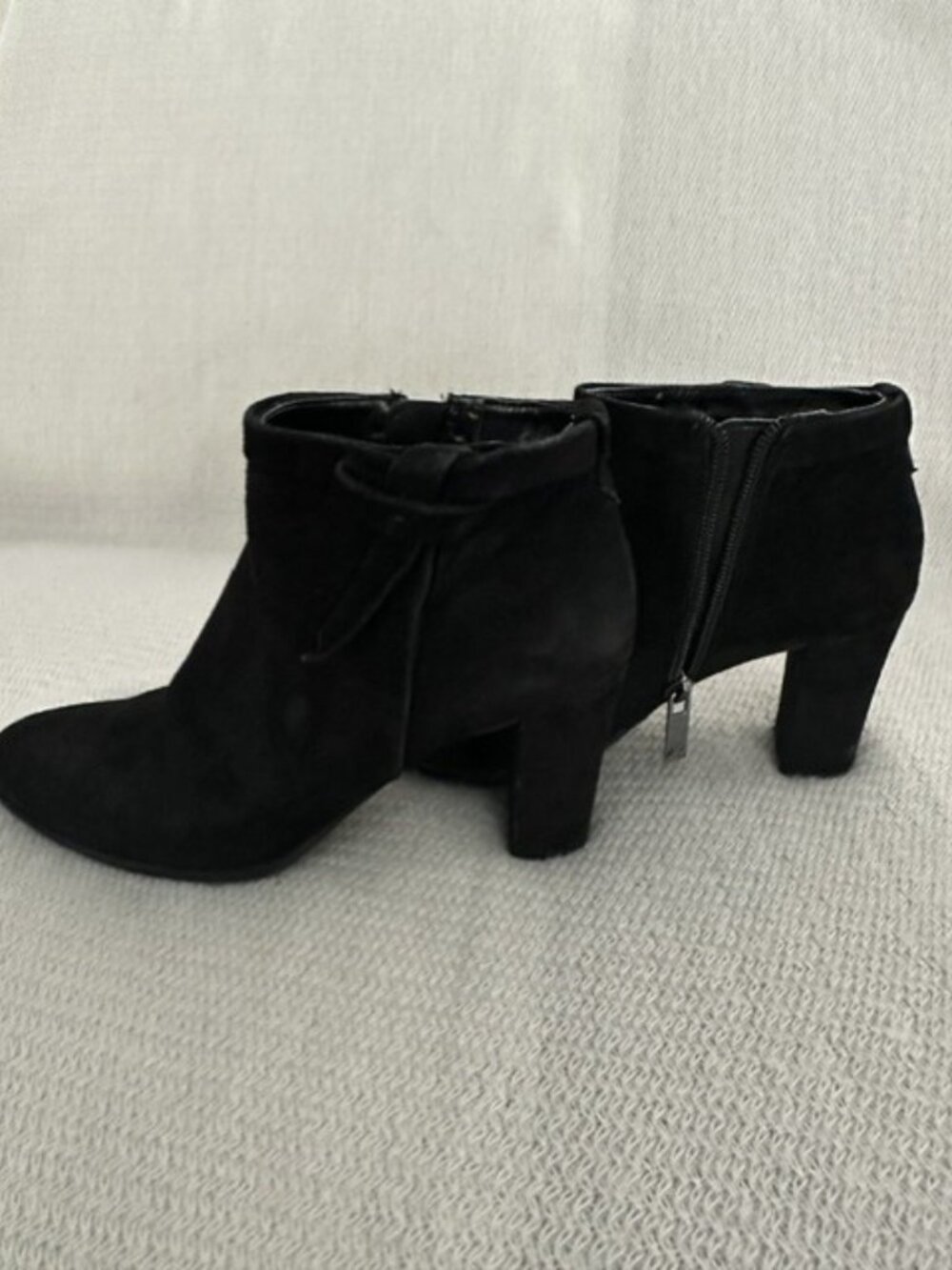 Bandolino Women's Black Suede Ankle Bootie US 5